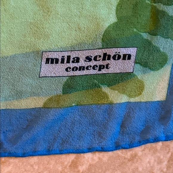 Vibrant Circular Pattern Scarf - Picture 2 of 4